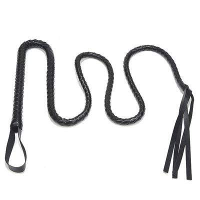 軽く性的な刺激 BDSM カップルのセックスおもちゃのために鞭打つ