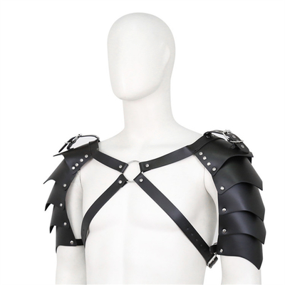 最新のカッコいいデザイン BDSM ボンダージ フェティッシュ 男性の肩帯 フェイックス レザーゲイ 黒い胸帯