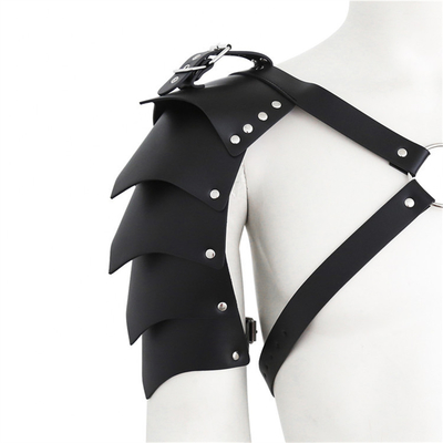 最新のカッコいいデザイン BDSM ボンダージ フェティッシュ 男性の肩帯 フェイックス レザーゲイ 黒い胸帯